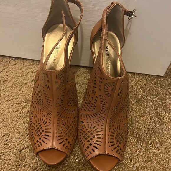 Sole Society Shoes - Sole society brown/beige heels